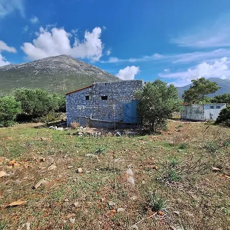 εξοχική οικία 45τμ συν 12τμ εξτρα δωμάτιο Mina